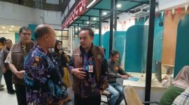 Sekda Soma Atmaja saat sidak di Kantor Disdukcapil Kabupaten Tangerang, Kamis 2 Januari 2025