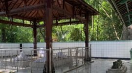 Makam Syech Mansurudin Cikadueun Banten