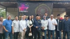 Pada saat pendaftaran calon ketua Karang Taruna Kabupaten Tangerang Abdul Qodir didampingi rekan-rekan anggota DPRD dan berpose bersama usai daftar di Ardes Cafe Tigaraksa 