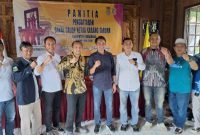 Para calon Ketua Karang Taruna Kabupaten Tangerang berpose usai melakukan pendaftaran kepada Panitia Pelaksana di Cafe Ardes Tigaraksa 