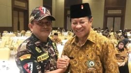Mohammad Ekoriadi, SH yang juga ketua FKPPI bersama Jenderal TNI (Purn) Agum Gumelar salam satu acara 