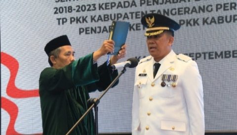 Dr Andi Ony saat dilantik sebagai Penjabat Bupati Tangerang 17 bulan lalu oleh PJ Gubernur Al Muktabar 