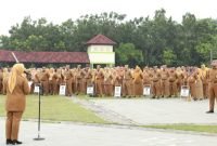 Wakil Bupati Tangerang Intan Nurul Hikmah memimpin Apel Senin pagi dilingkungan pegawai Pemkab Tangerang