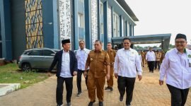 Pj Gubernur Banten bersama Kepala Kanwil Kemenag Provinsi Banten dan jajarannya saat meninjau pembangunan Asrama Haji Grand El Hajj Provinsi Banten di Jl Hasyim Ashari, Cipondoh, Kota Tangerang, Senin (3/2/2025). Foto oleh Biro Adpimpro Setda Provinsi Banten
