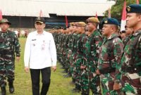 PJ Bupati Tangerang bersama Dandim 0510/Tkr keliling melihat kesiapan pasukan TMMD di Lapangan Desa Bantar Panjang Kecamatan Tigaraksa, Rabu (19/02/2025)