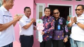 Bupati Tangerang Moch Maesyal Rasyid serahkan simbolis bantuan CSR PIK berupa Bedah rumah dan isinya kepada anak yatim di 6 kecamatan se-Kabupaten Tangerang