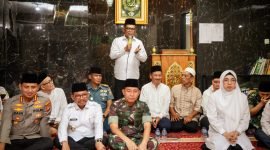 Gubernur Banten, Andra Soni melakukan Safari Ramadan 1446 H di Mushola Nurul Iman, Jl Maulana Yusuf No. 80, Babakan, Kota Tangerang, Rabu (12/3/2025).