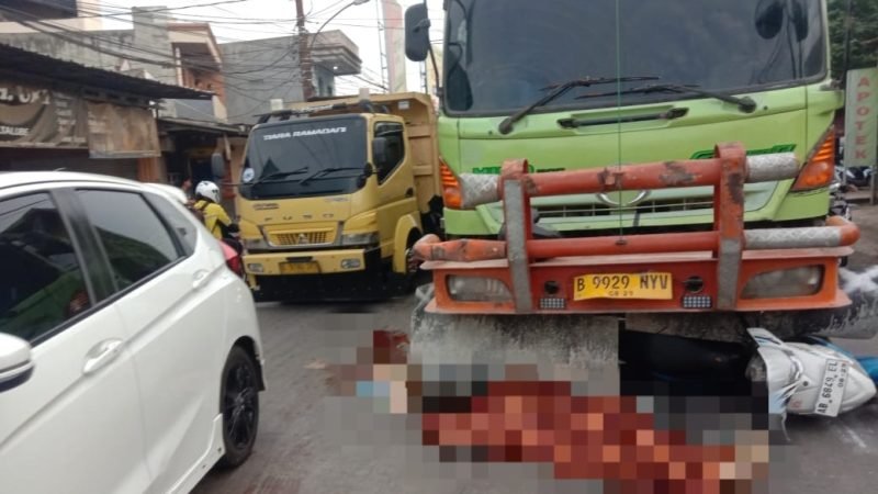 Kejadian Laka Lantas terjadi di Jalan Raya Jahat legok Parung Panjang menewaskan 1 orang pengendara motor yang ditabrak mobil besar pada Senin (17/03/2025)