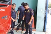 Proses Ramp Check pada Bus angkutan Mudik Gratis Kabupaten Tangerang Tahun 2025