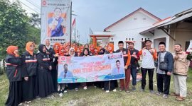 Pengurus DPC PKS Kecamatan Jambe berpose usai bagikan takjil buka puasa Ramadhan 1446 H