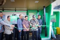 Wakil Walikota Tangsel bersama Pimpinan Gojek meresmikan dua halte transportasi publik yang berlokasi di Pamulang dan Rawa Buntu, Serpong.