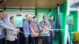 Wakil Walikota Tangsel bersama Pimpinan Gojek meresmikan dua halte transportasi publik yang berlokasi di Pamulang dan Rawa Buntu, Serpong.