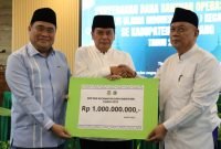 Bupati Tangerang menyerahkan simbolis bantuan dana hibah MUI sebesar Rp 1 Milyar untuk MUI Kabupaten dan 29 MUI kecamatan, Rabu (27/03/2025)