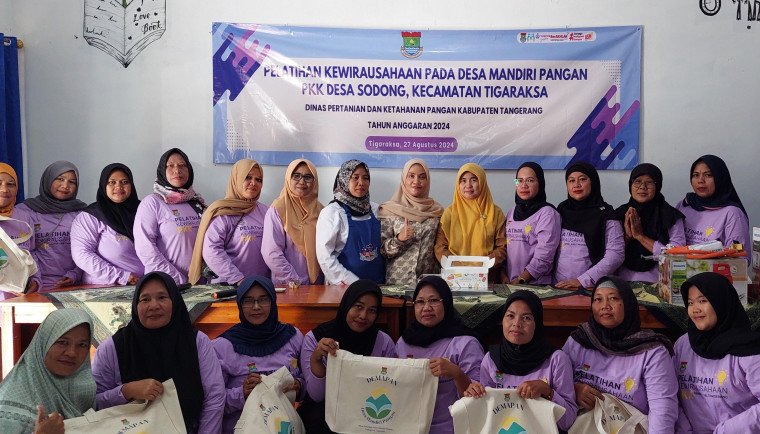 Foto dokumentasi 2024 ; Sebanyak 25 anggota Pemberdayaan dan Kesejahteraan Keluarga (PKK) Desa Sodong, Kecamatan Tigaraksa, Kabupaten Tangerang, mengikuti acara yang diadakan DPKP Kabupaten Tangerang pada Selasa (27/8/2024).