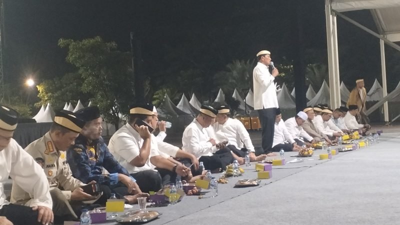 Bupati Tangerang Maesyal Rasyid menyampaikan kata sambutan dalam acara istighoasah doa bersama untuk kesuksesan MTQ ke-XXII Tingkat Provinsi Banten pada Kamis malam (24/04/2025)