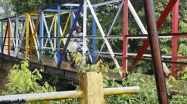 Jembatan Parung Lawang, jembatan yang awalnya hanya bisa dilalui sepeda motor akan dibangun Pemkab Tangerang menghubungkan Desa Sukamanah Kecamatan Jambe Kabupaten Tangerang dengan Desa Jagabita Kecamatan Parung Panjang Kabupaten Bogor 