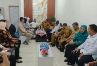 Menteri Kemdukbangga/ BKKBN bersama Bupati Tangerang berdialog dengan stakeholder saat meninjau SPPG dan Luncurkan Pelayanan KB Serentak di Kecamatan Tigaraksa