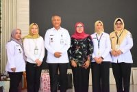 Usai acara Soni Karsan berpose bersama