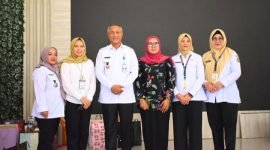 Usai acara Soni Karsan berpose bersama