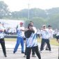 Wakil Bupati Tangerang memimpin senam guru-guru dalam rangka Hari Pendidikan Nasional Tahun 2025