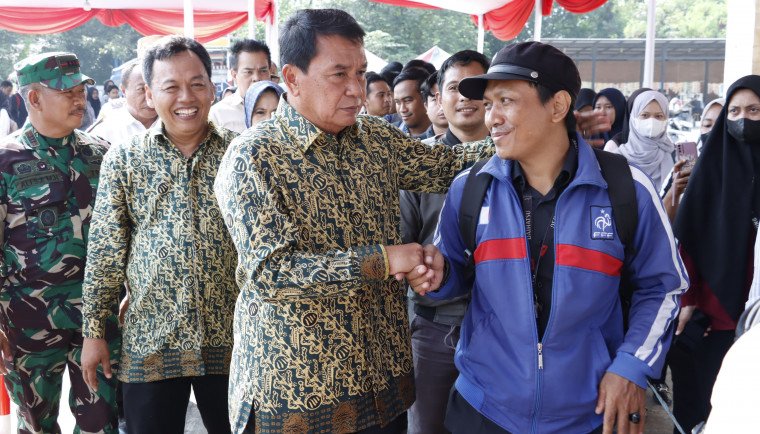 Bupati Tangerang Maesyal Rasyid membuka Kegiatan Naker Fest 2025 