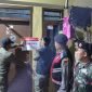 Penyegelan lokasi kontrakan yang diduga jadi sarang prostitusi online oleh Anggota Satpol PP Kabupaten Tangerang 