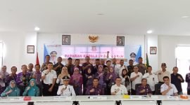 Usai pemaparan, jajaran Pemerintah Kelurahan Kaduagung dan Kecamatan Tigaraksa berpose bersama di Ruang Aula DPMPD Provinsi Banten pada Rabu 11 Juni 2025