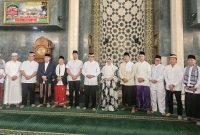Usai menunaikan Sholat Ied Adha Bupati Tangerang dan Wakil Bupati Tangerang berpose bersama 