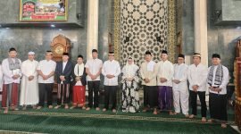 Usai menunaikan Sholat Ied Adha Bupati Tangerang dan Wakil Bupati Tangerang berpose bersama 