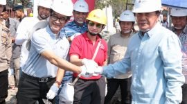 Bupati Maesyal Rasyid saat peletakan batu pertama 51 rumah layak huni di Desa Tanjung Kait Kecamatan Mauk 