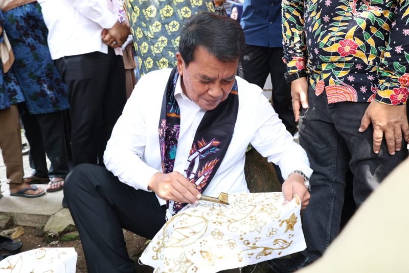 Bupati Maesyal Rasyid 