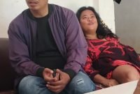 Ulfa Nofitri ODGJ yang ditangani Kades Bantar Panjang dibawa ke Pandeglang untuk diobati di Panti Rehabilitasi Mental (foto ; kirim kades Ujang)