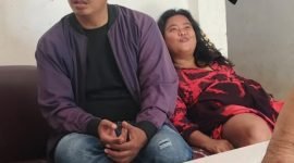 Ulfa Nofitri ODGJ yang ditangani Kades Bantar Panjang dibawa ke Pandeglang untuk diobati di Panti Rehabilitasi Mental (foto ; kirim kades Ujang)