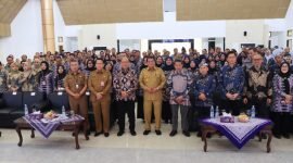 Peserta PKP Provinsi Banten berpose bersama Bupati Tangerang Maesyal Rasyid usai seremoni penerimaan kegiatan di GSG Pemkab Tangerang, Selasa 15 Juli 2025