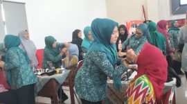 Peserta Lomba Merias Wajah HUT RI ke-80 Tingkat Kecamatan Tigaraksa sedang menunjukan kepiawaiannya