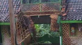 Bangunan Ponpes Riadul Ibtida Desa Taban Kecamatan Jambe yang rusak terdampak bencana angin puting beliung pada Rabu 20 Agustus 2025