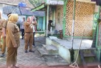 Wabup Tangerang Intan Nurul Hikmah mengunjungi Ponpes yang terdampak bencana alam Angin Puting Beliung di Desa Taban Kecamatan Jambe Kabupaten Tangerang