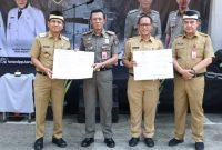 Berpose bersama usai acara Lauching Program Satpol PP Menyapa Masyarakat, dari kiri Camat Tigaraksa Cucu Abdurrosyied, Kasatpol PP Ana Supriyatna, Kasi Dinkes Dahyani, Sekda Soma Atmja