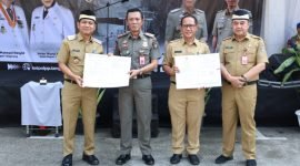 Berpose bersama usai acara Lauching Program Satpol PP Menyapa Masyarakat, dari kiri Camat Tigaraksa Cucu Abdurrosyied, Kasatpol PP Ana Supriyatna, Kasi Dinkes Dahyani, Sekda Soma Atmja