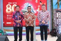 Bupati Tangerang Maesyal Rasyid berpose bersama dengan Gubernur Banten Andra Soni 