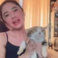 Dewi Persik bersama Ice Kucing Kesayangan Eko Patrio 