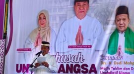 Bupati Tangerang Maesyal Rasyid menyampaikan kata sambutan sebelum acara Istighosah dimulai