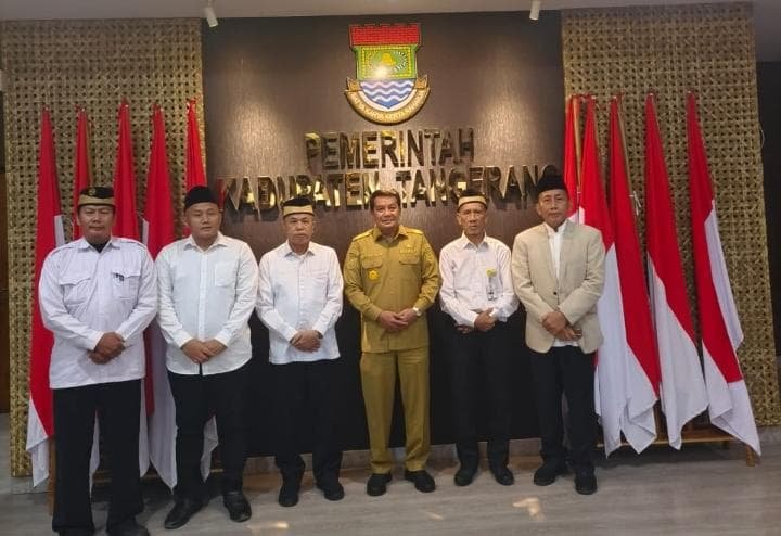 Usai sowan kelima Calon Pimpinan Baznas Kabupaten Tangerang berpose dengan Bupati Tangerang Maesyal Rasyid 