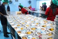 Proses packing makanan di Dapur SPPG MBG (foto ; Antara News Banten)