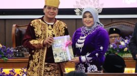 Bupati Tangerang Moch Maesyal Rasyid bersama Wakil Bupati Tangerang Intan Nurul Hikmah 