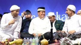 Bupati Tangerang diapit dua Habib dalam acara Tangerang Bersyukur dalam Perayaan HUT 393 Kabupaten Tangerang 