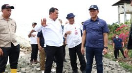 Bupati Tangerang Maesyal Rasyid mendampingi Menteri Lingkungan Hidup meninjau TPA Jatiwaringin 