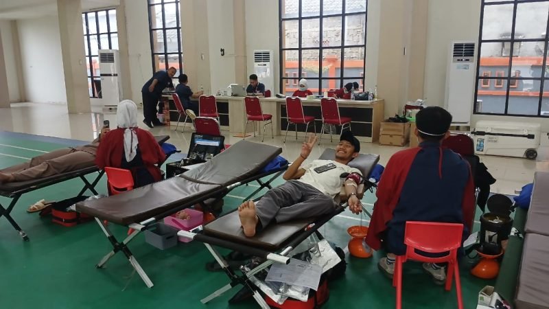 Donor Darah yang digelar Relawan Ambulance Kecamatan Legok bersama PMI Kabupaten Tangerang 