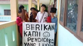 Aksi Demo Siswa SMK Swasta Al Anshor Cirarab Kecamatan Legok Kabupaten Tangerang 
