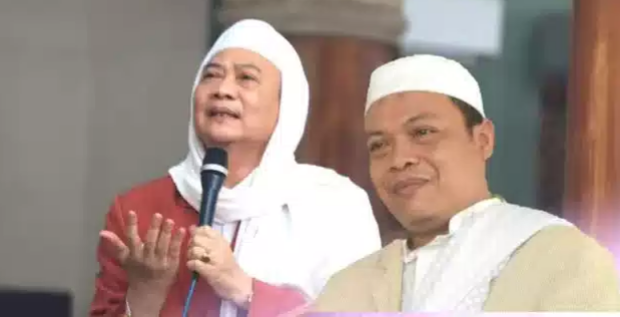 Abah Entoh bersama Kakaknya yaitu Almarhum Abuya Uci Turtusi 